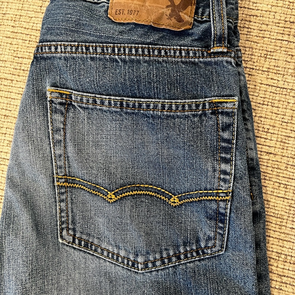 American Eagle Outfitters Red Plaid Shirt and Blue Jeans Set. Item 14.08.2025.2 - Picture 5 of 10